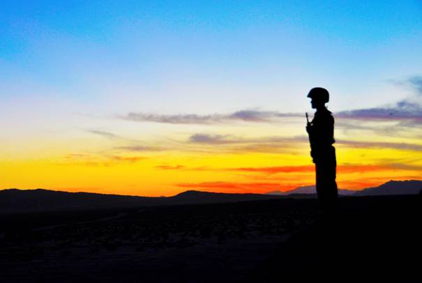 坚守：该部官兵执勤期间坚守岗位、认真履行职责